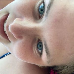 Meet your Posher, Aine